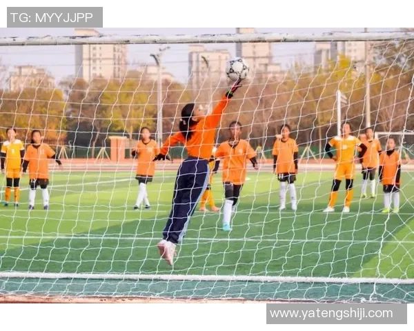 双马尾足球球星闪耀绿茵赛场青春活力与激情并存