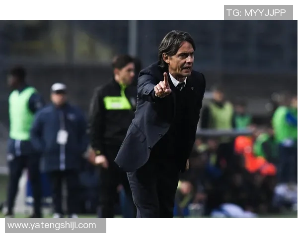 因扎吉经典素描再现球场英姿展现传奇足球风采